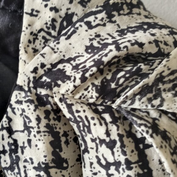 'J/J Julia Haus Anthropologie' Size S 100%Silk Top Abstract Black/Off White - Picture 13 of 13